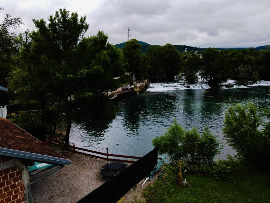 Holiday Home Waterfall View Bihac Bagian luar foto