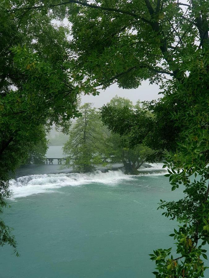 Holiday Home Waterfall View Bihac Bagian luar foto